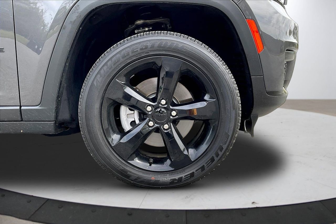 Certified 2025 Jeep Grand Cherokee L Altitude image 36