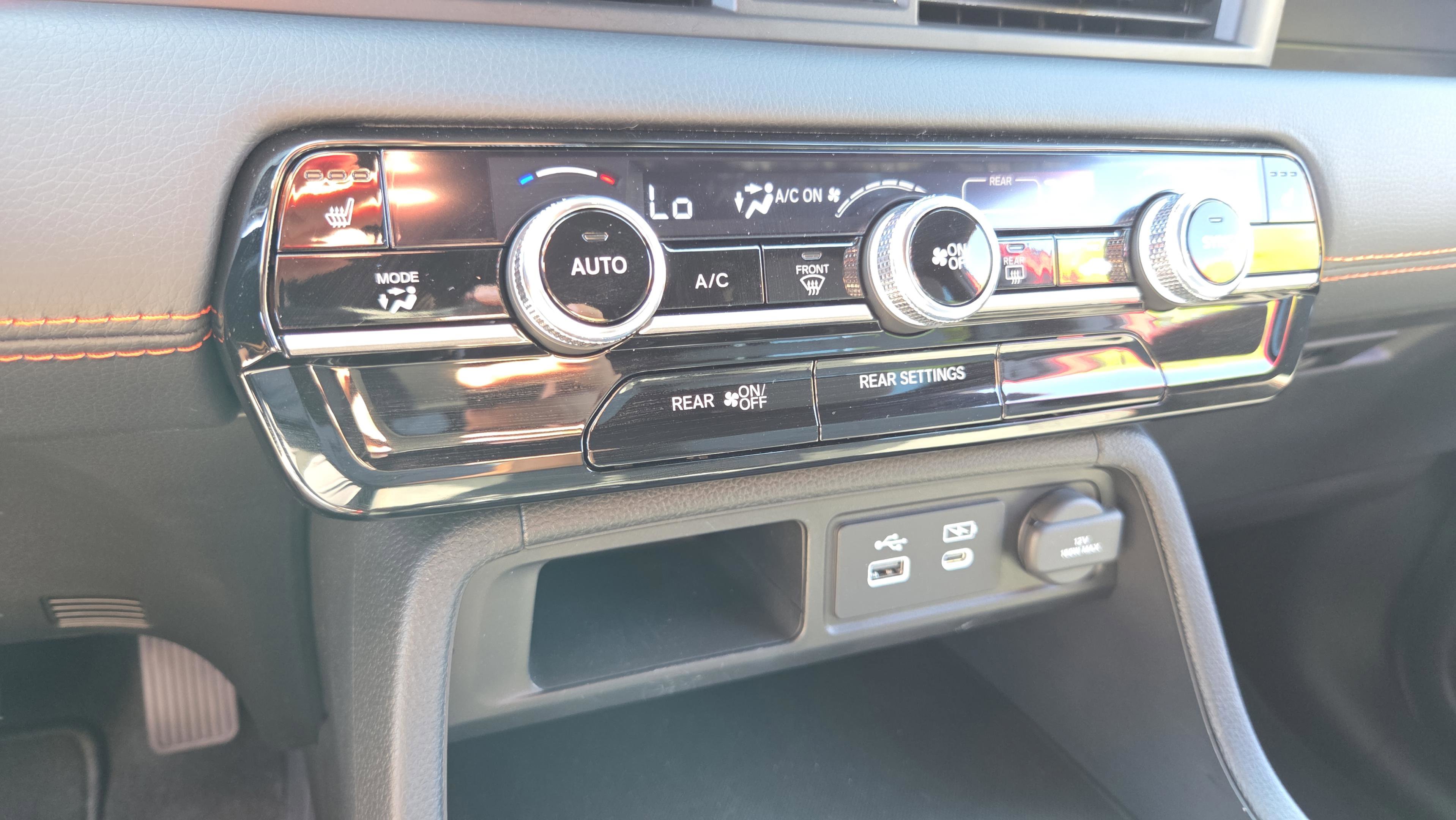 Used 2025 Honda Pilot Sport image 27
