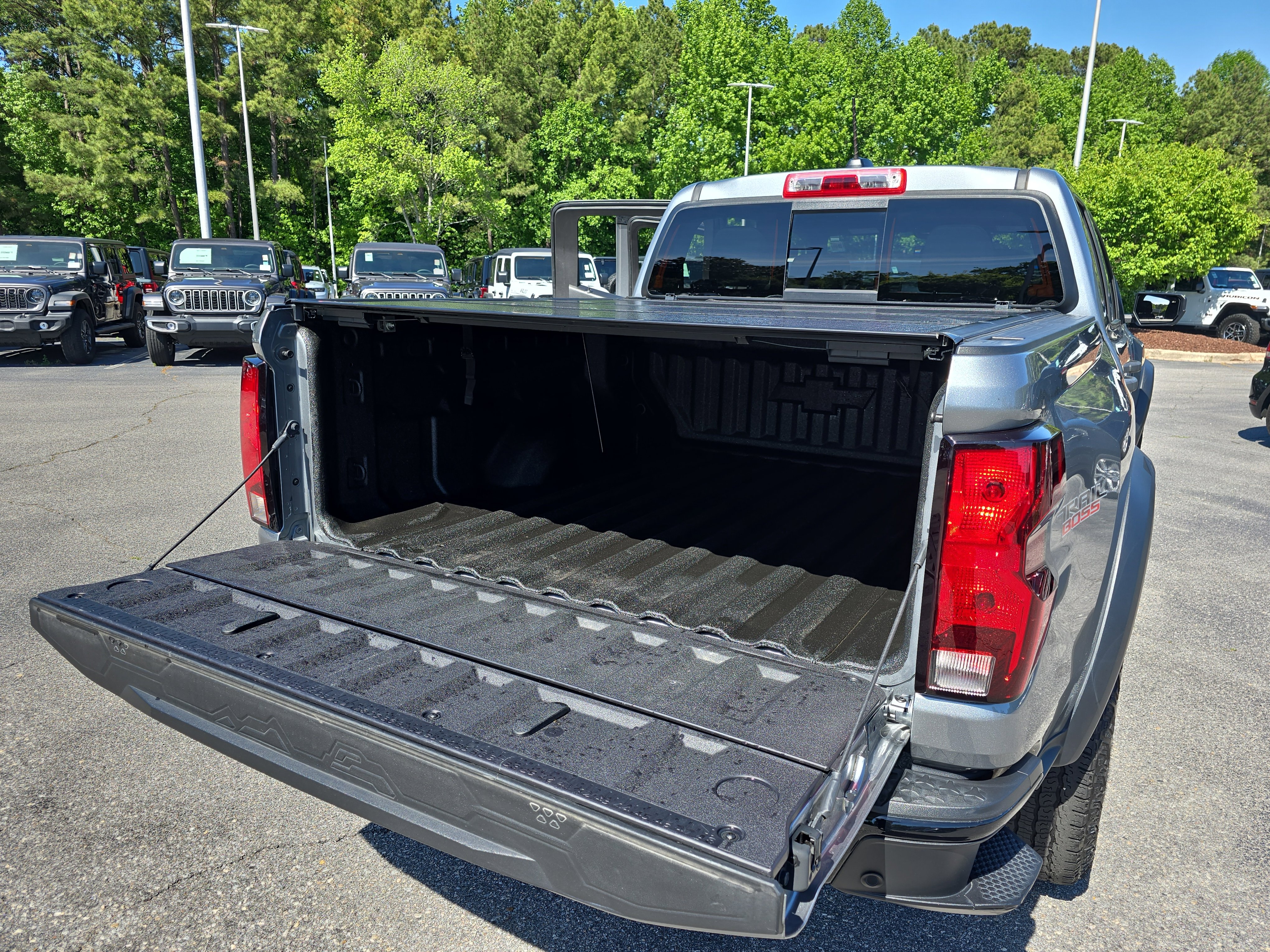 Used 2023 Chevrolet Colorado Trail Boss w/ Technology Package AWD/4WD image 13