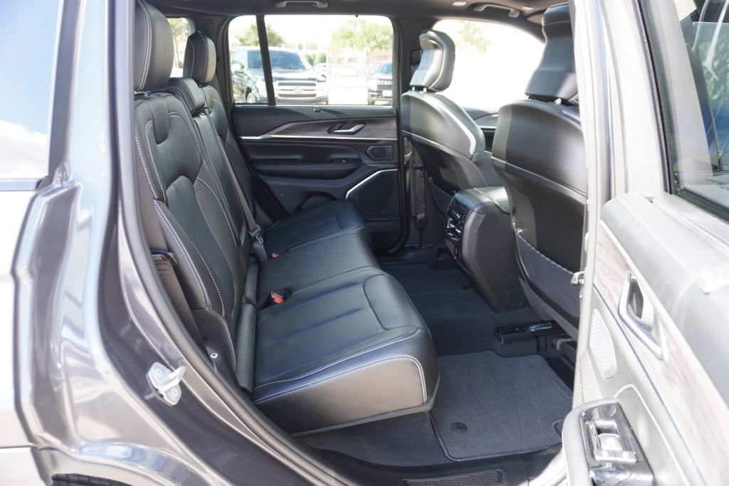 Used 2023 Jeep Grand Cherokee Overland w/ Luxury Tech Group IV AWD/4WD image 23