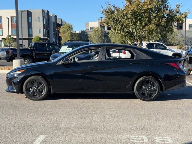 Used 2023 Hyundai Elantra SEL image 2