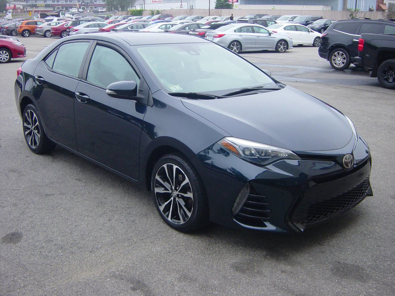 Used 2017 Toyota Corolla XSE FWD image 3
