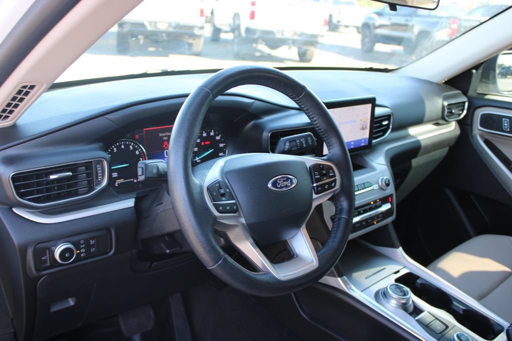Used 2023 Ford Explorer XLT w/ Equipment Group 202A AWD/4WD image 22