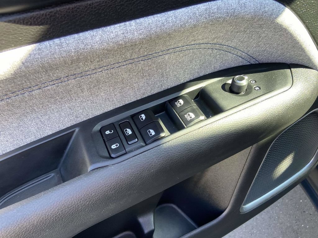 Used 2024 Jeep Compass Latitude AWD/4WD image 19