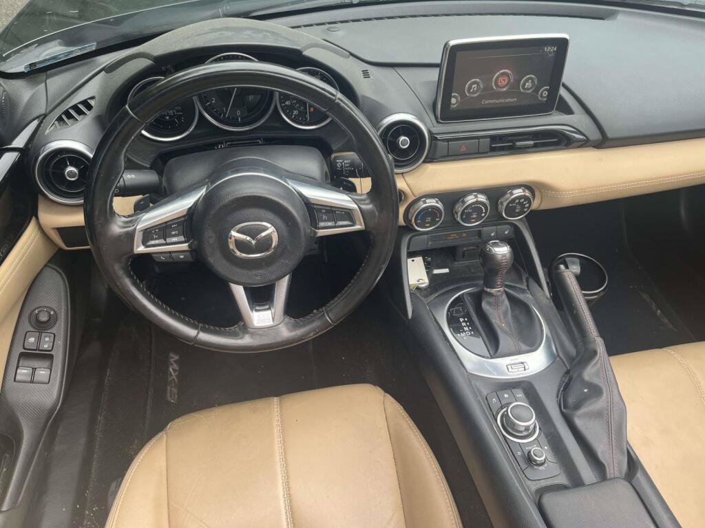 Used 2017 MAZDA MX-5 Miata Grand Touring RWD image 2