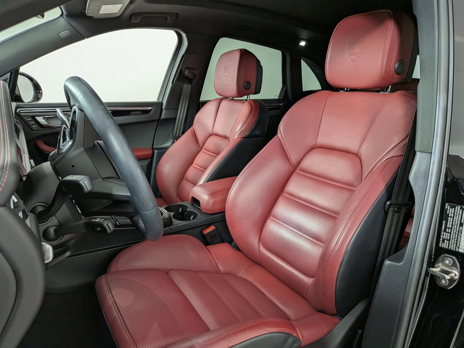 Certified 2023 Porsche Macan AWD/4WD image 5
