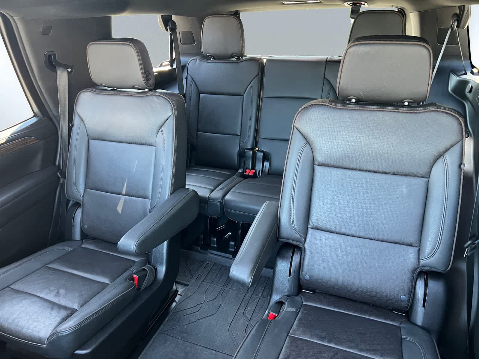 Used 2024 Chevrolet Tahoe High Country AWD/4WD image 18
