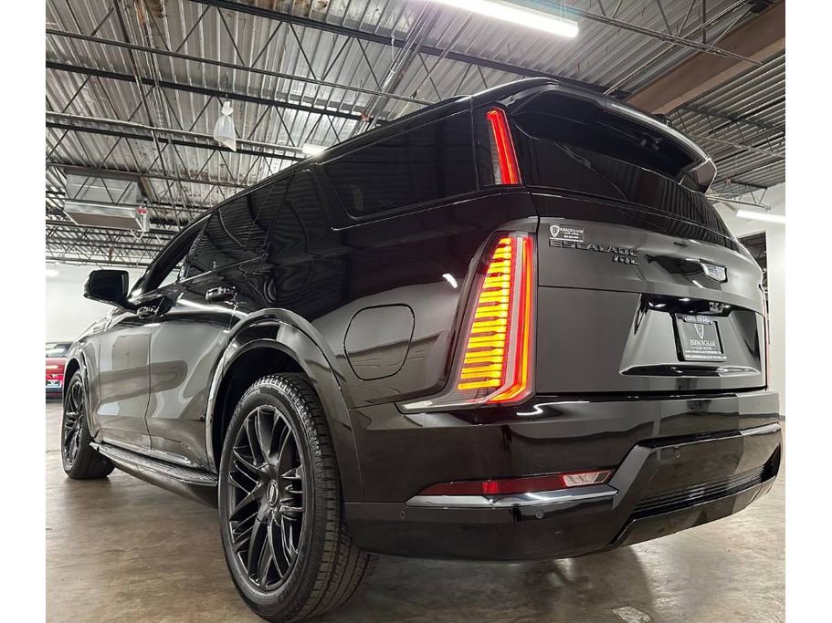 Used 2026 Cadillac Escalade IQL Sport 1 w/ LPO, ONYX Package AWD/4WD image 17