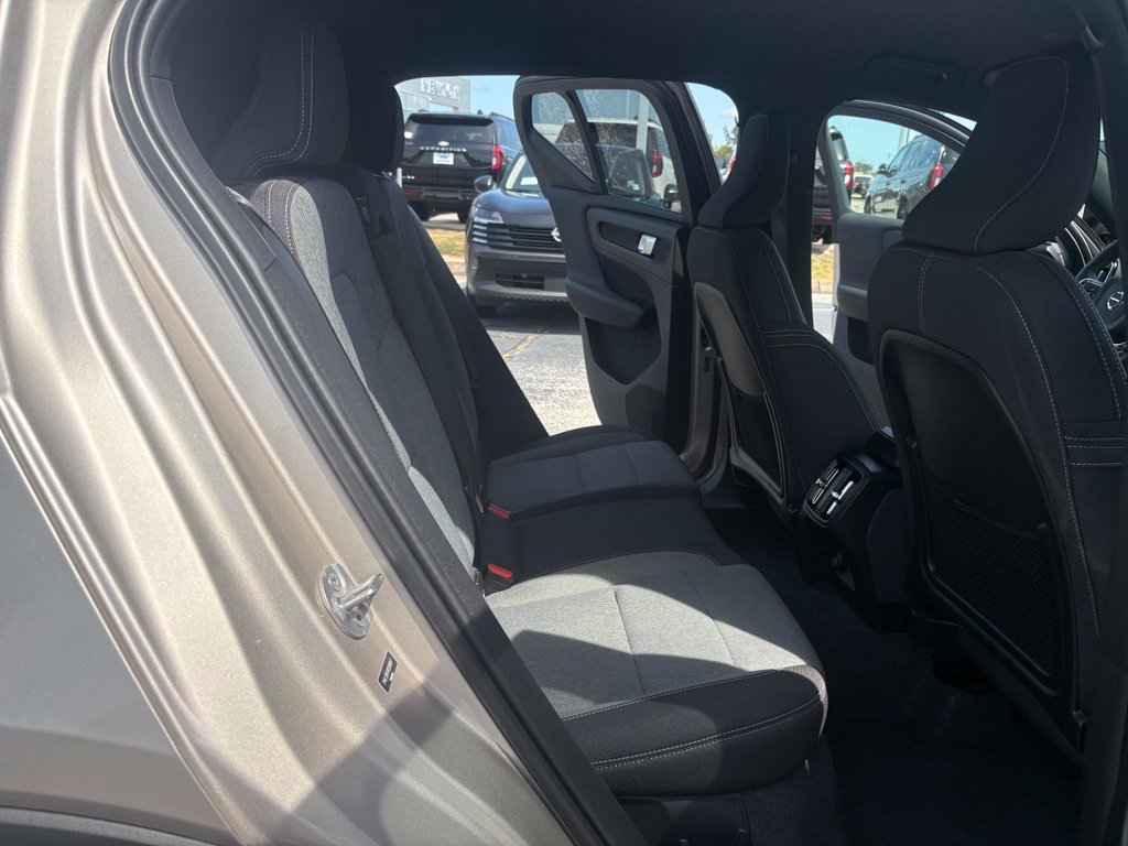 Used 2024 Volvo XC40 B5 Core AWD/4WD image 35