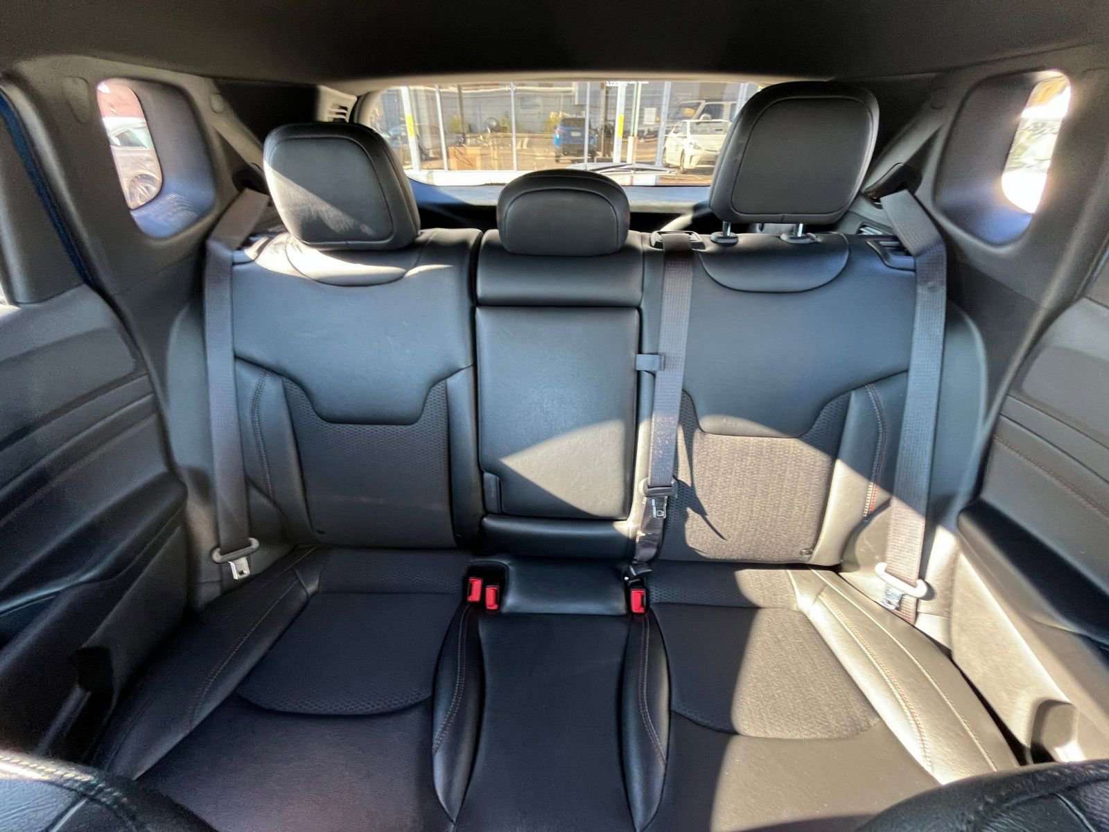 Used 2025 Jeep Compass Trailhawk image 37