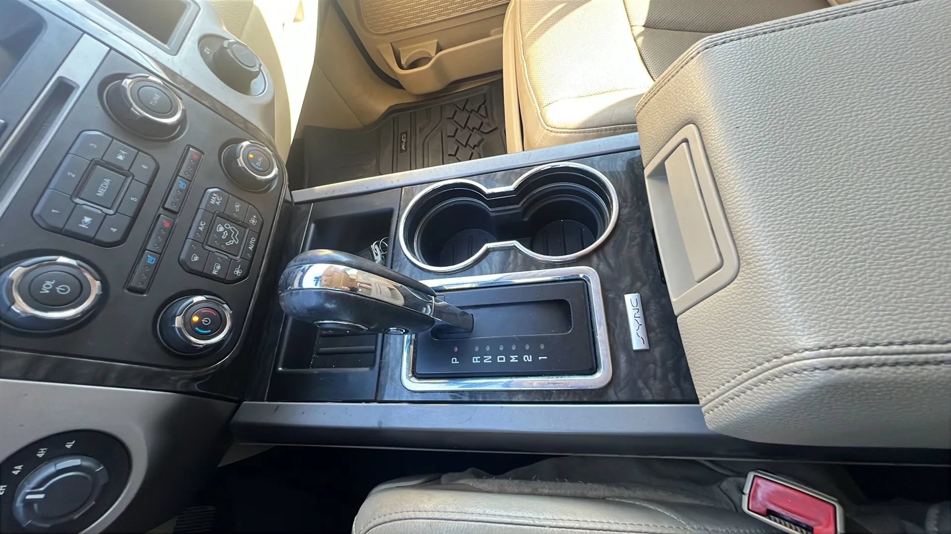 Used 2017 Ford Expedition EL Limited w/ Equipment Group 301A AWD/4WD image 19