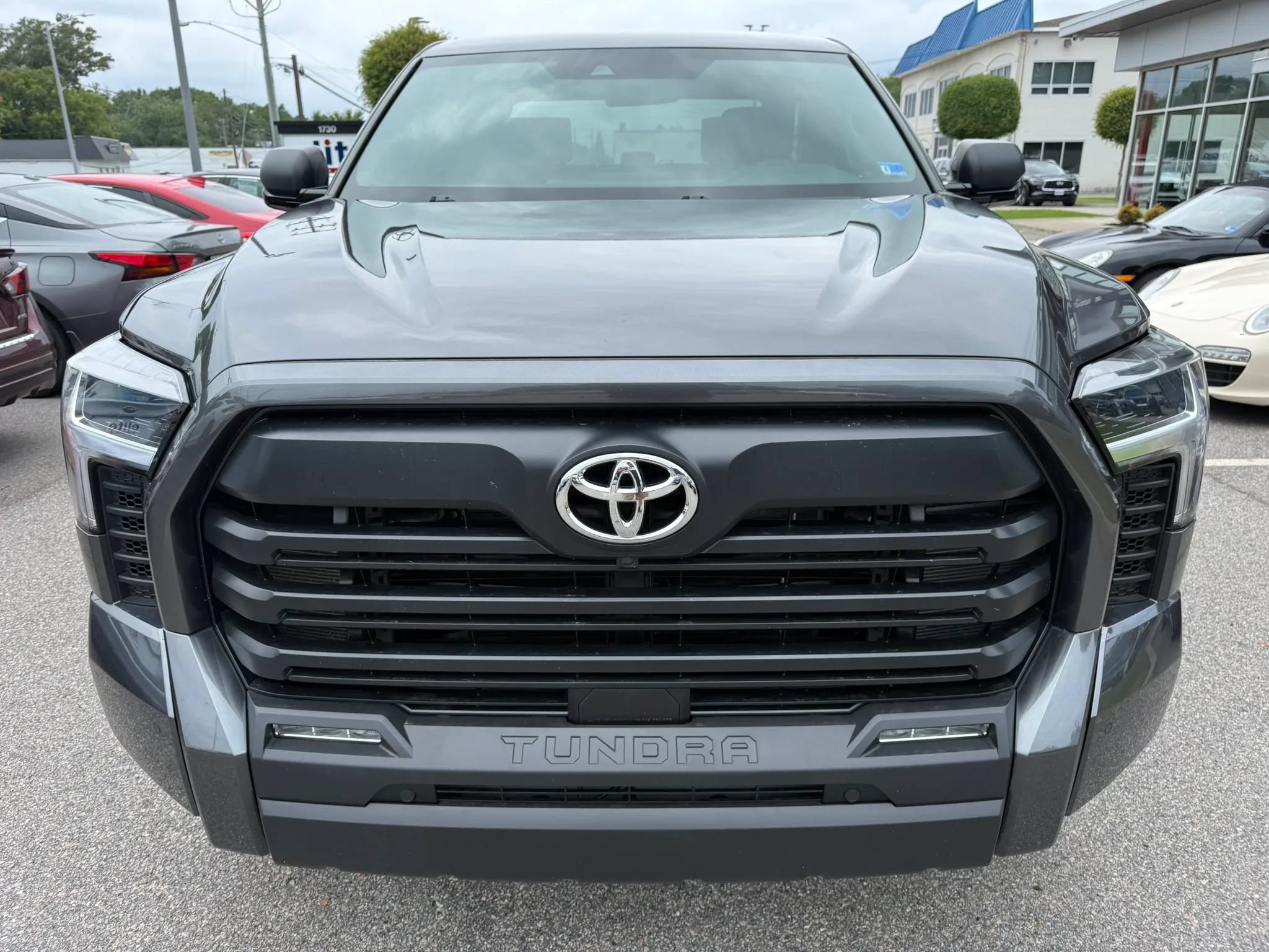 Used 2025 Toyota Tundra SR5 w/ SR5 Convenience Package AWD/4WD image 2
