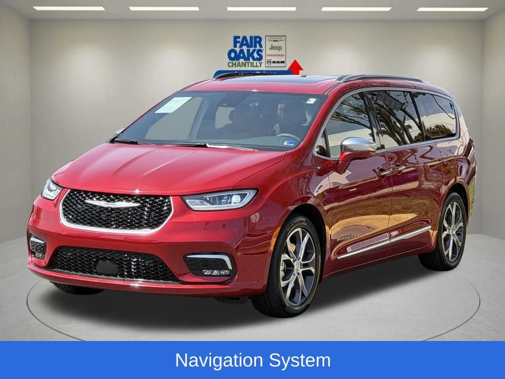 Used 2024 Chrysler Pacifica Pinnacle FWD image 2