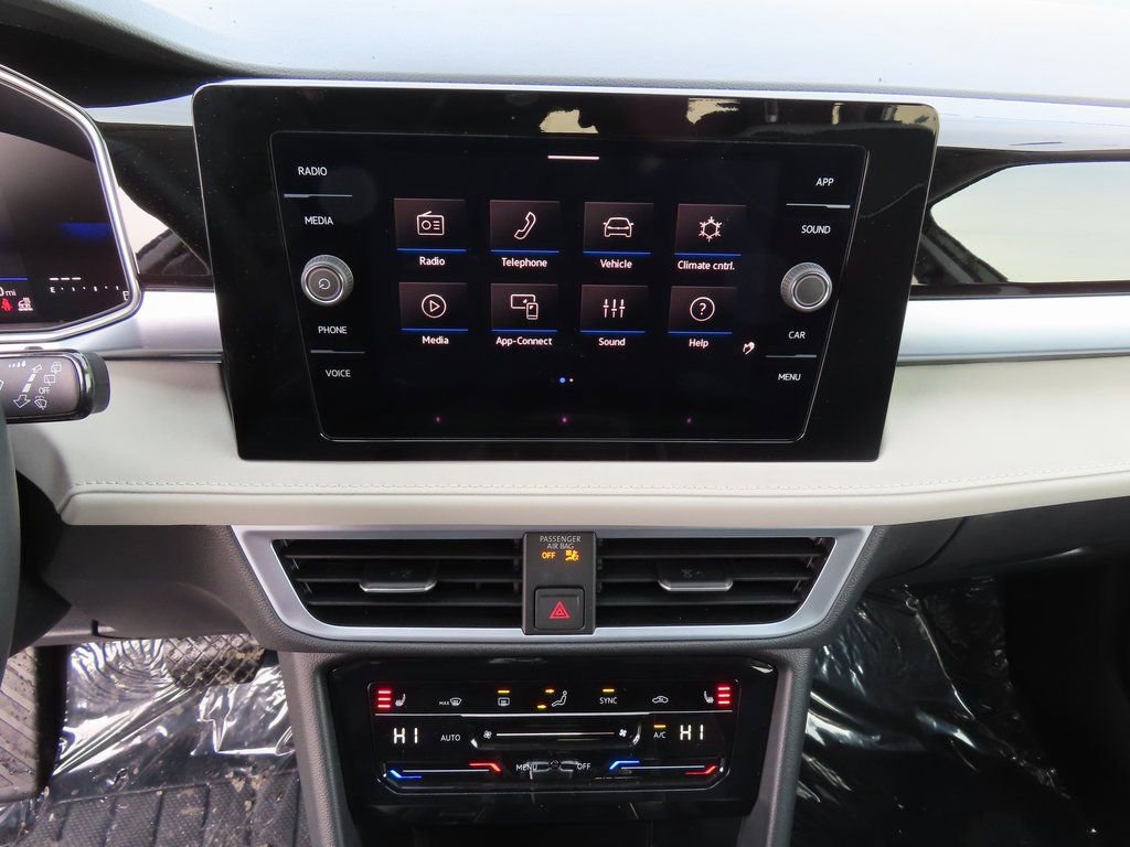 New 2026 Volkswagen Taos SE image 5