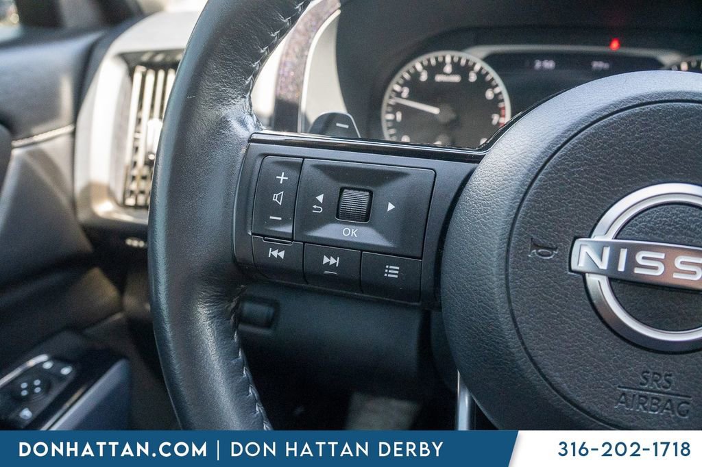 Used 2023 Nissan Pathfinder SL AWD/4WD image 10