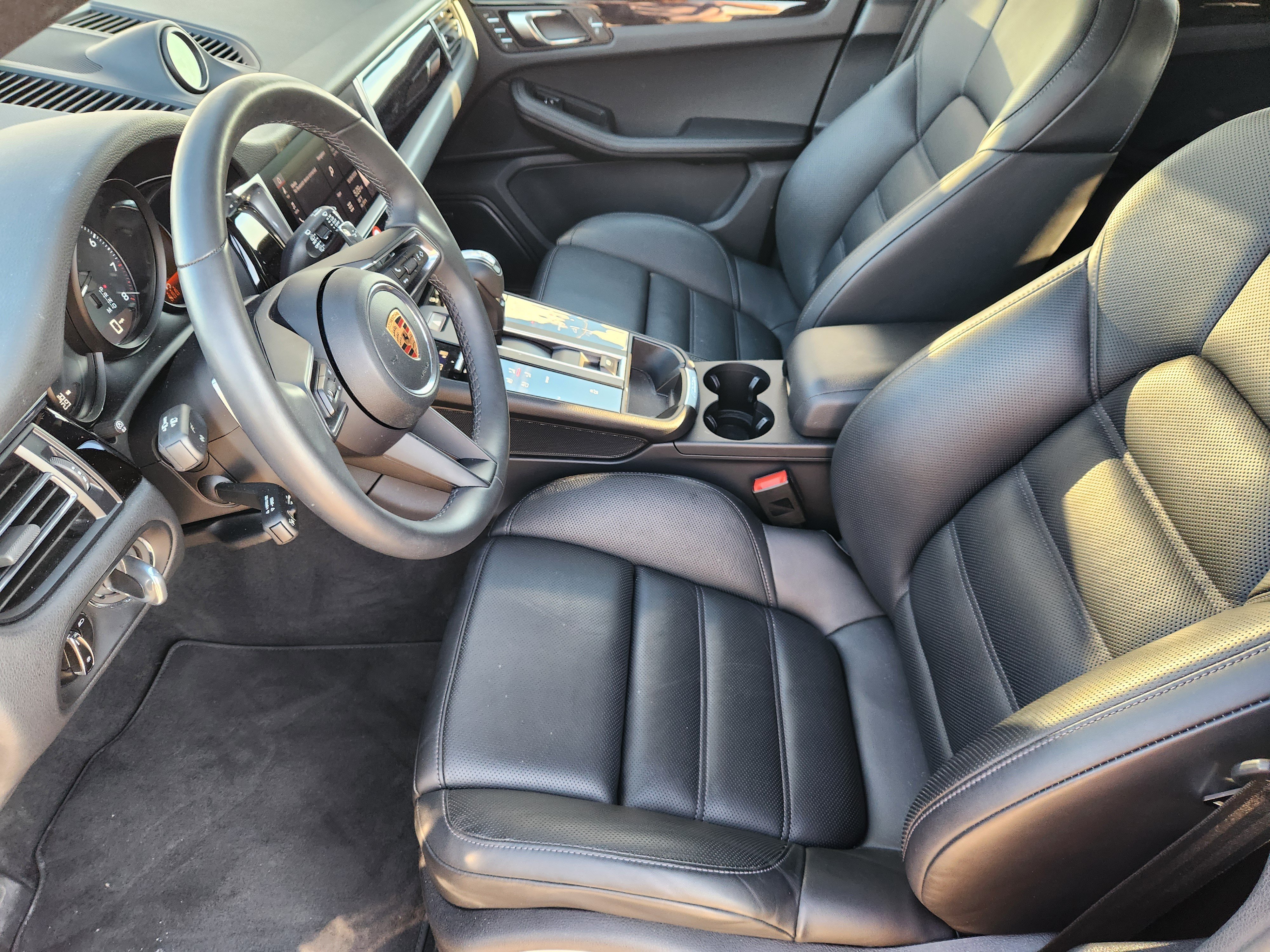 Certified 2026 Porsche Macan AWD/4WD image 16