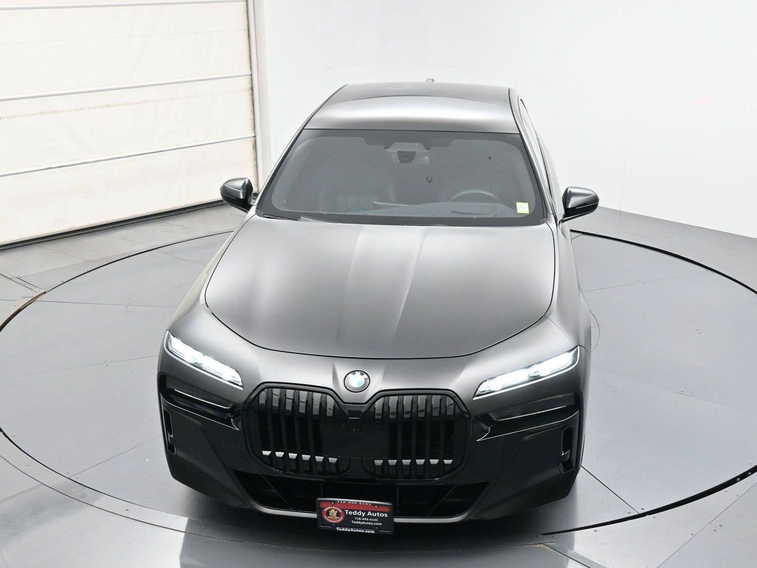 Used 2023 BMW 760i xDrive w/ Executive Package AWD/4WD image 40