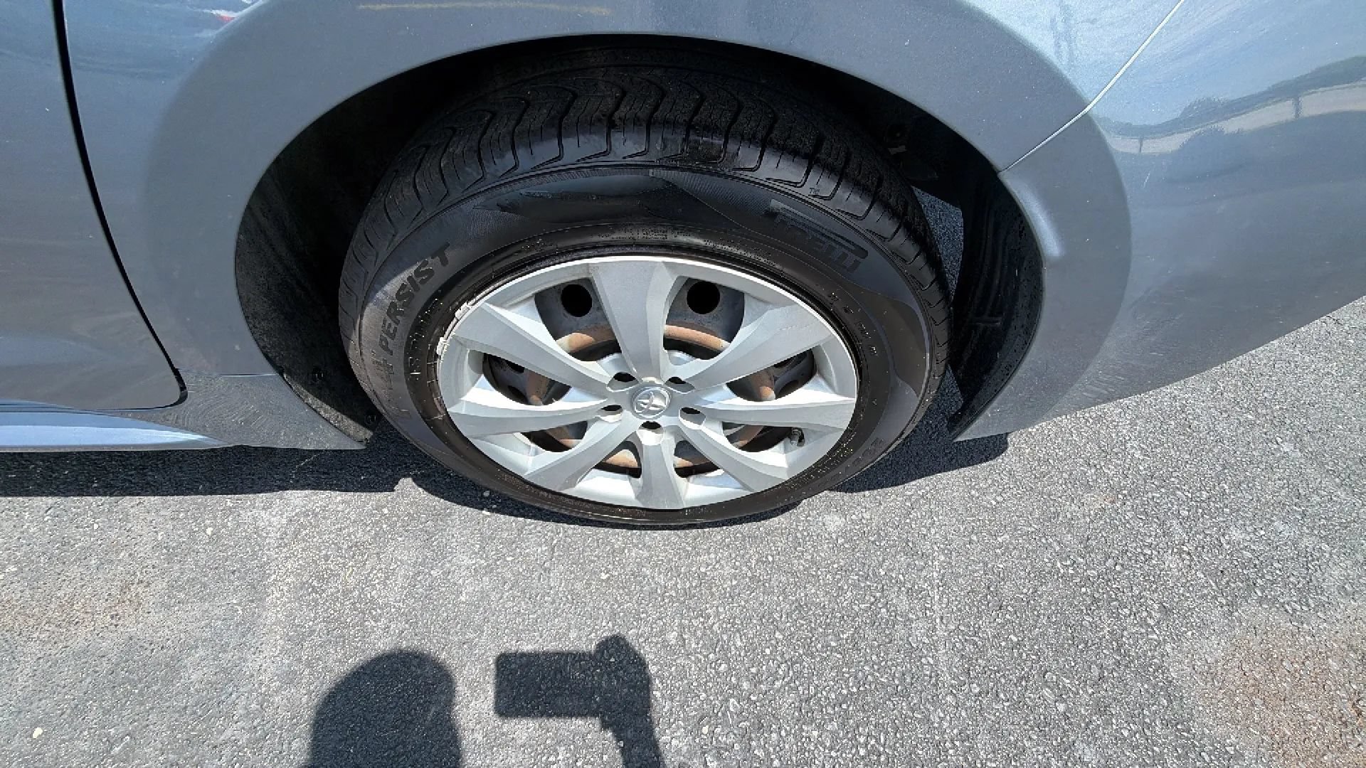 Used 2021 Toyota Corolla LE FWD image 46