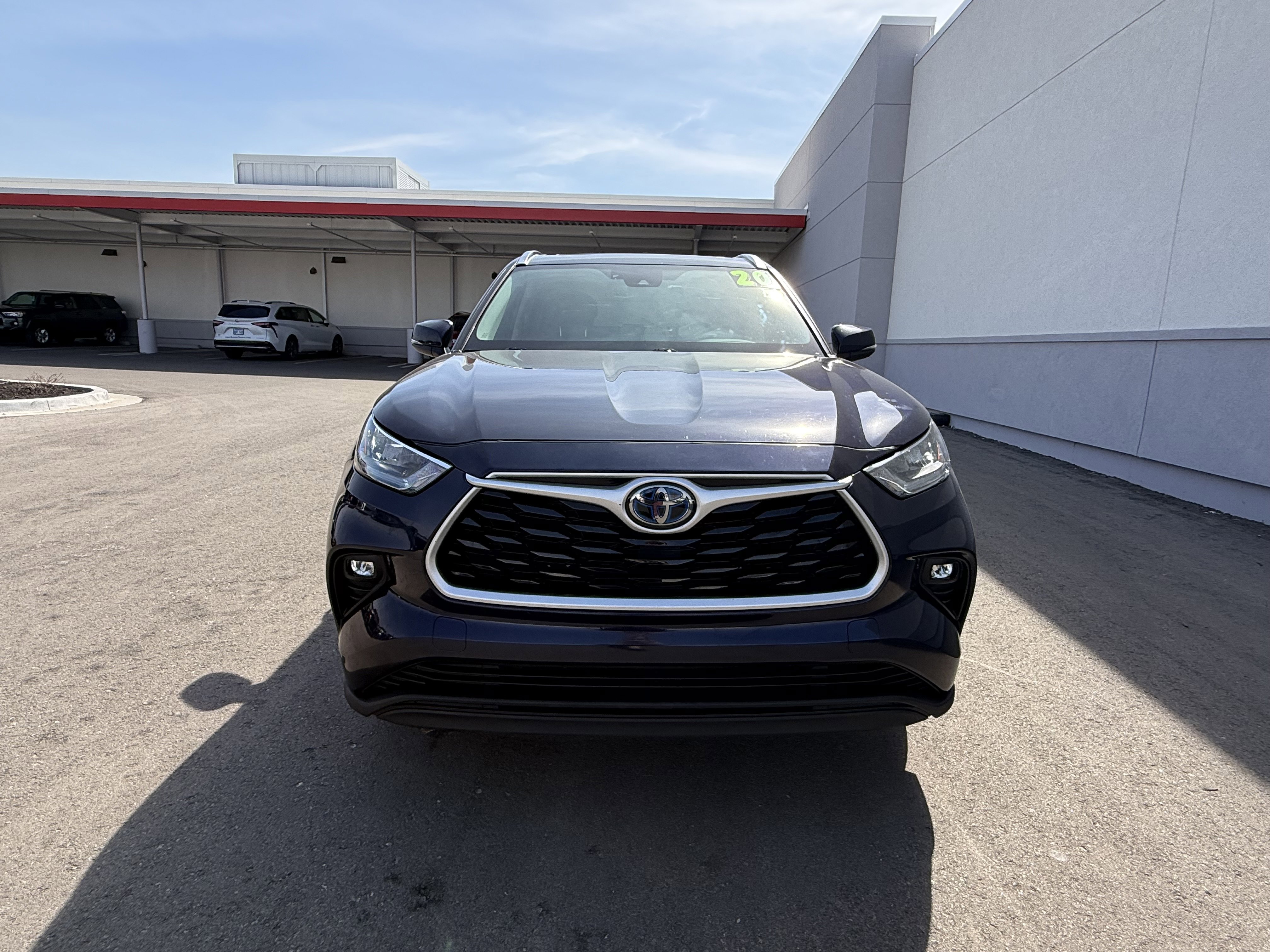 Used 2020 Toyota Highlander XLE image 30