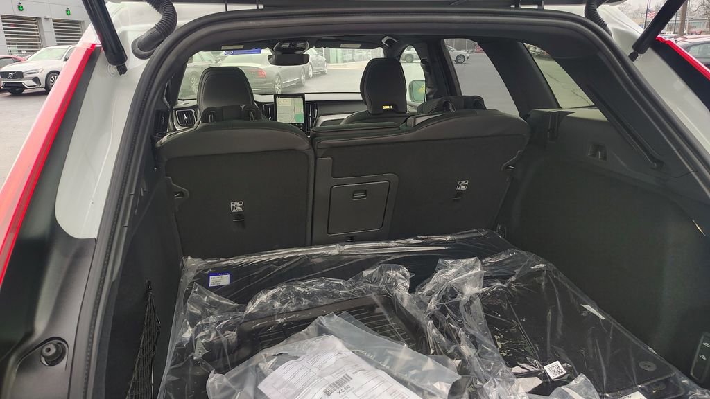 New 2026 Volvo XC60 B5 Ultra w/ Climate Package image 33