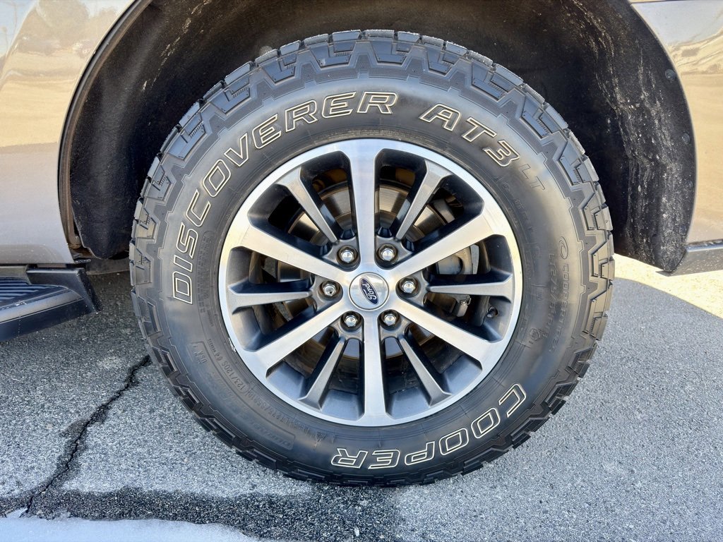 Used 2019 Ford Expedition XLT image 34