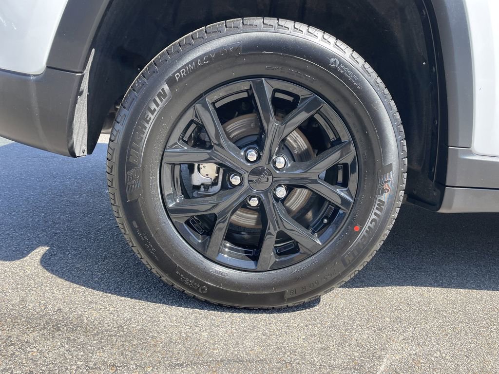 Used 2025 Jeep Grand Cherokee Altitude AWD/4WD image 12