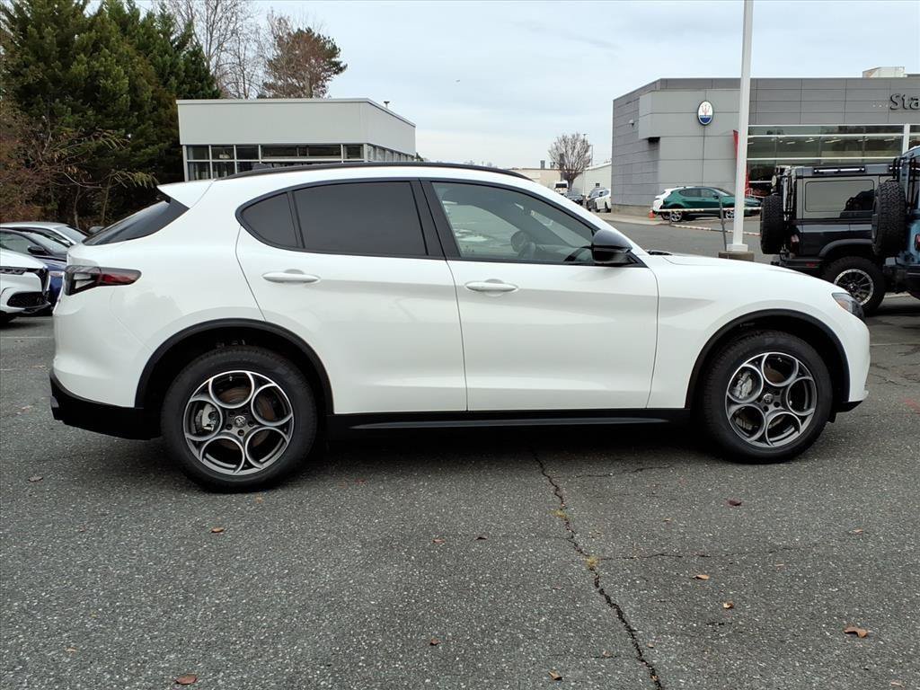 New 2025 Alfa Romeo Stelvio Sprint w/ Convenience Package AWD/4WD image 19