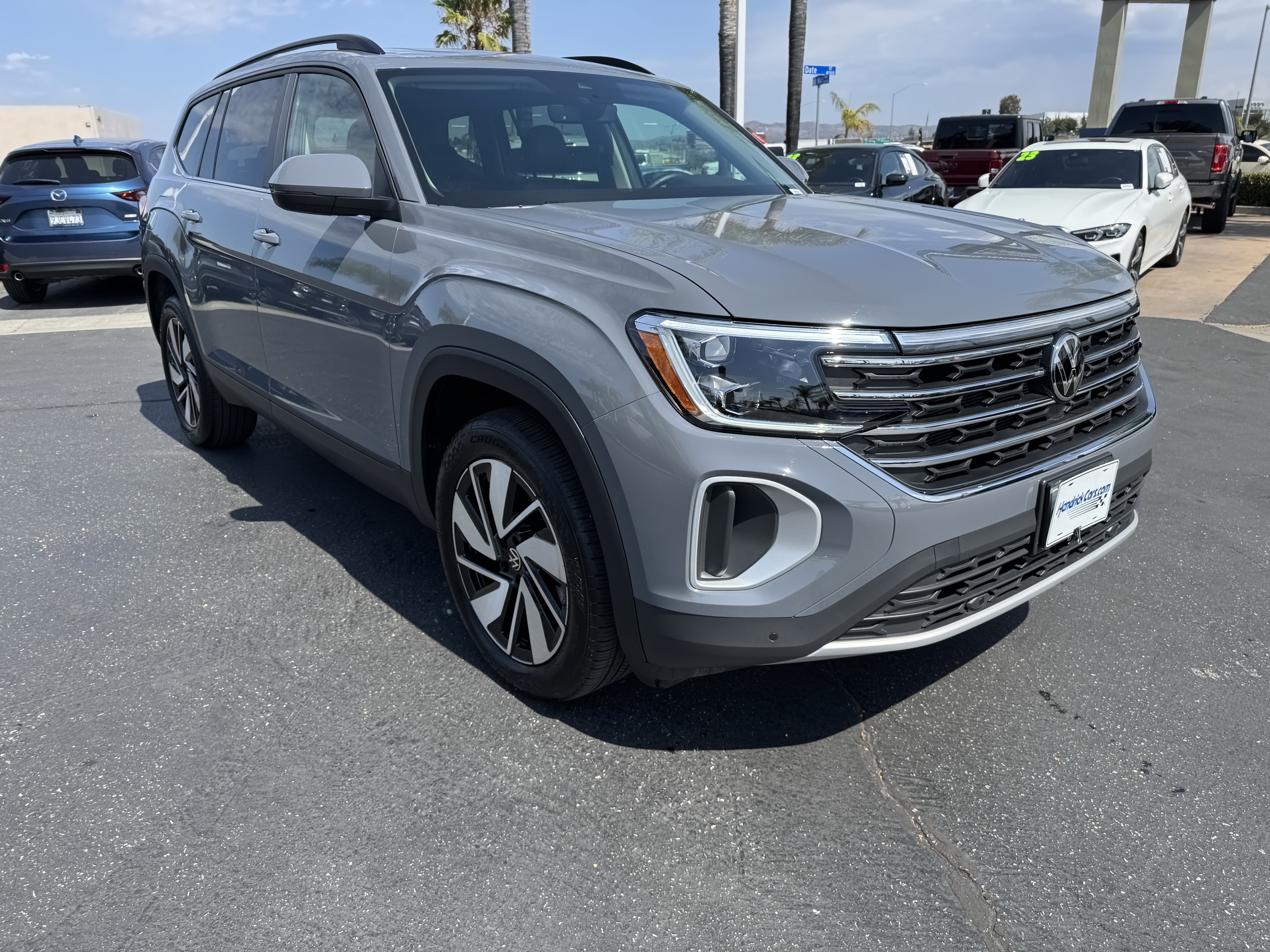 Used 2026 Volkswagen Atlas SE FWD image 2
