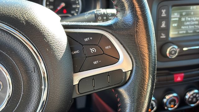 Used 2016 Jeep Renegade Trailhawk w/ Cold Weather Group AWD/4WD image 16