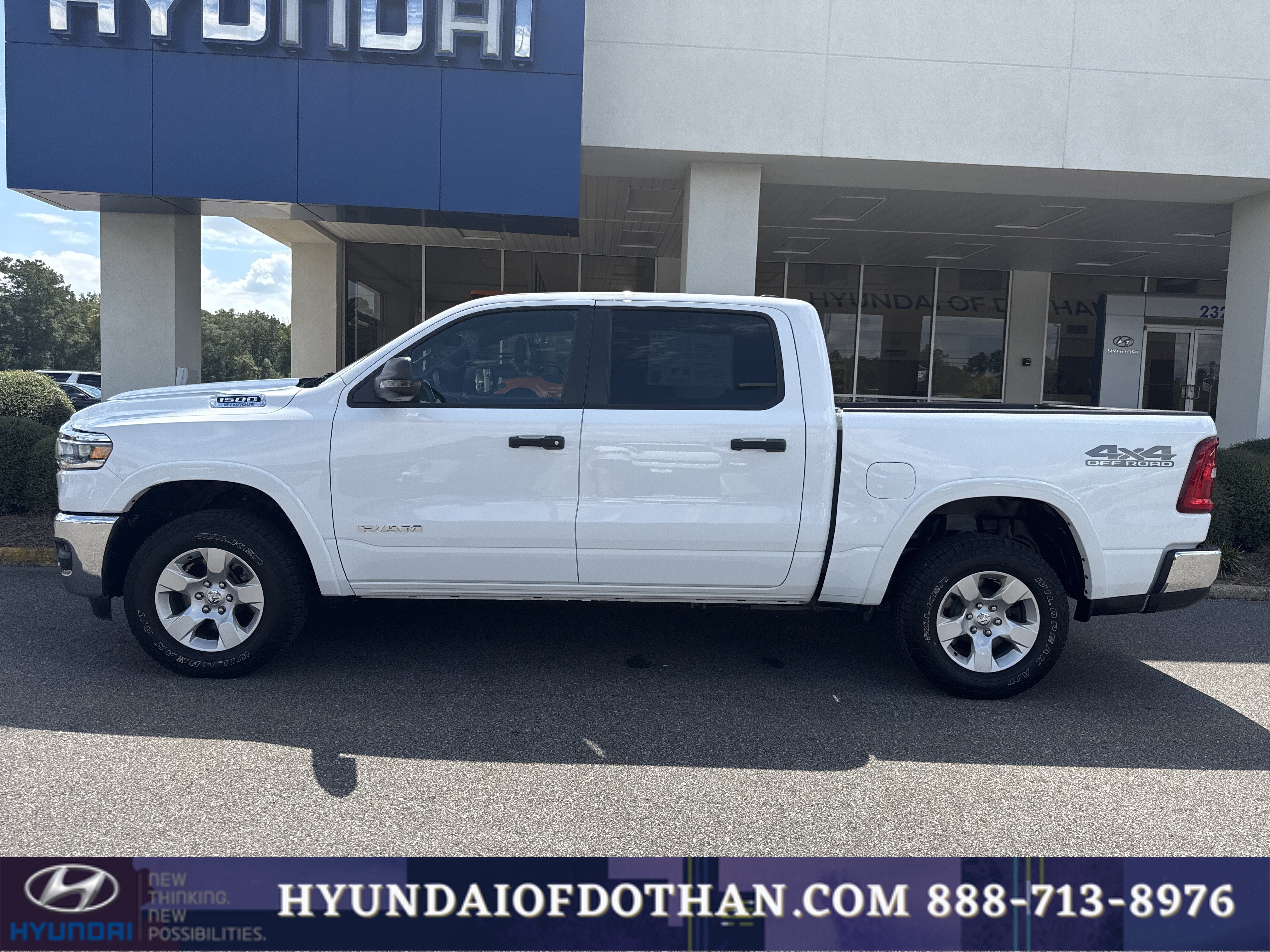 Used 2025 RAM 1500 Big Horn AWD/4WD image 2