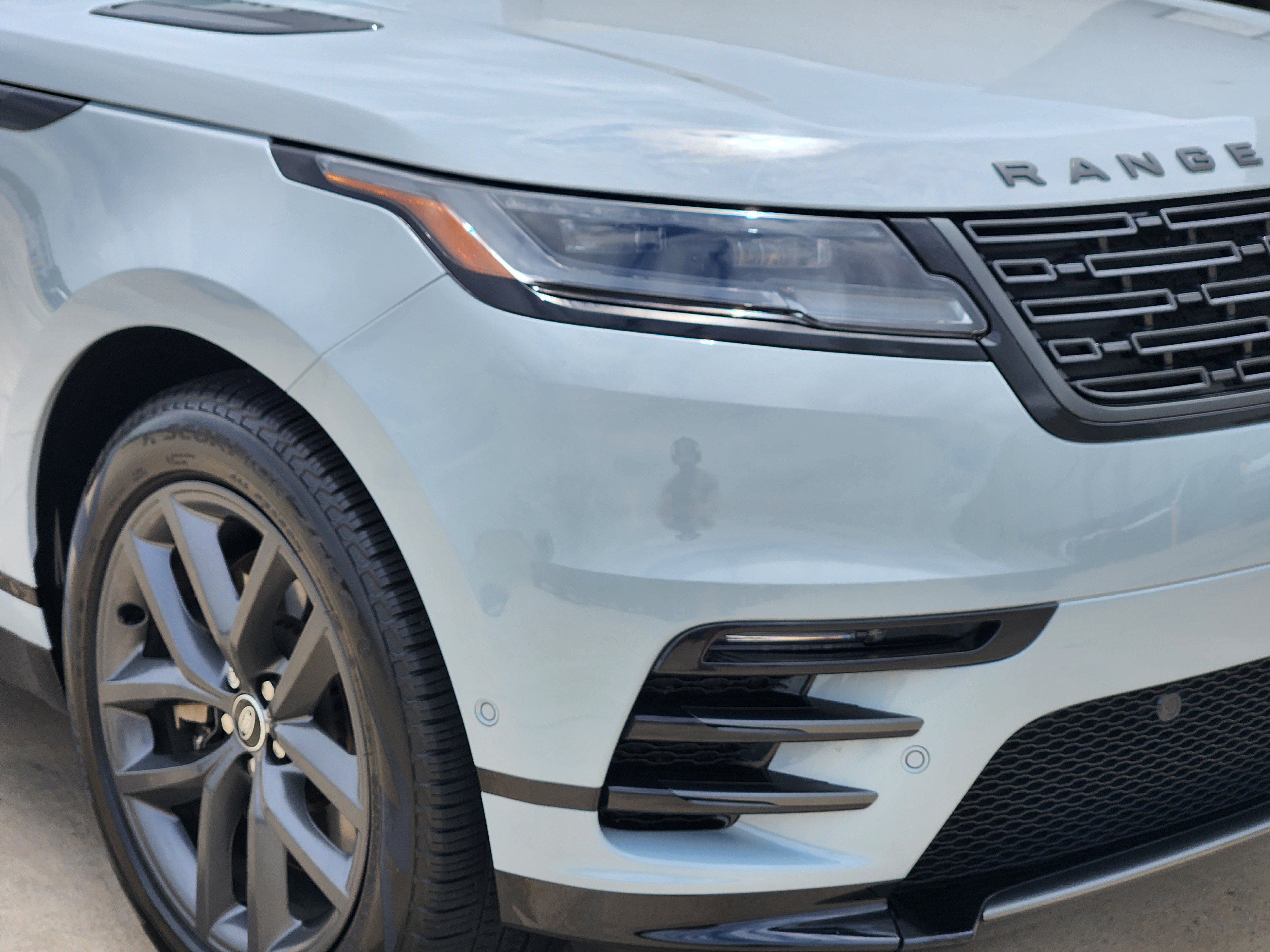 Certified 2026 Land Rover Range Rover Velar Dynamic SE AWD/4WD image 8