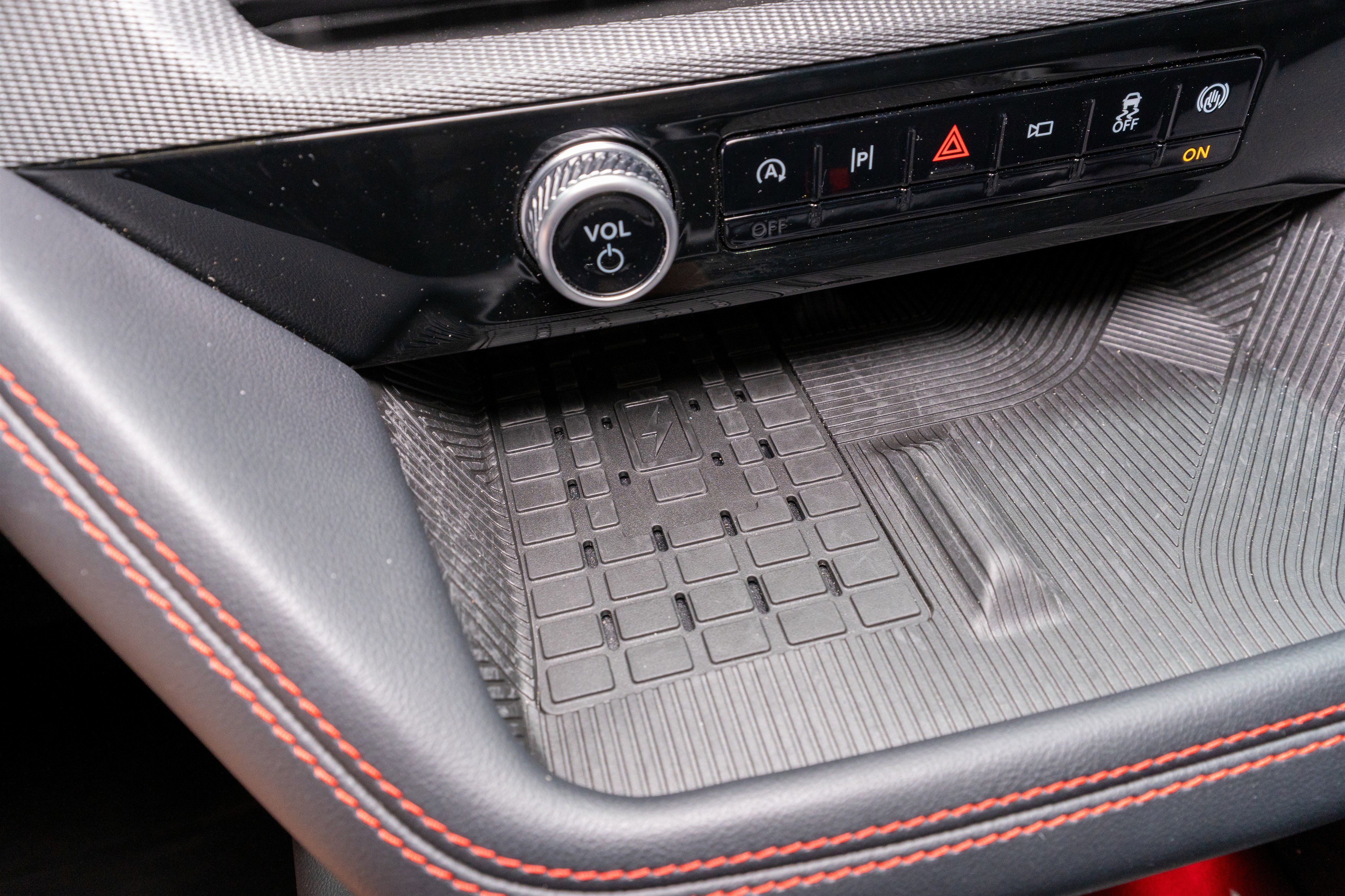 Used 2025 Ford Explorer ST w/ Sun And Sound Package image 24