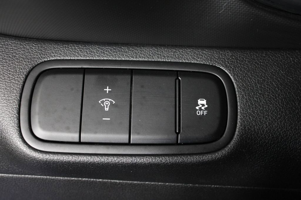 Certified 2024 Hyundai Venue SEL image 25