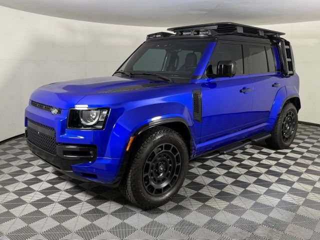 Used 2025 Land Rover Defender 110 AWD/4WD image 2