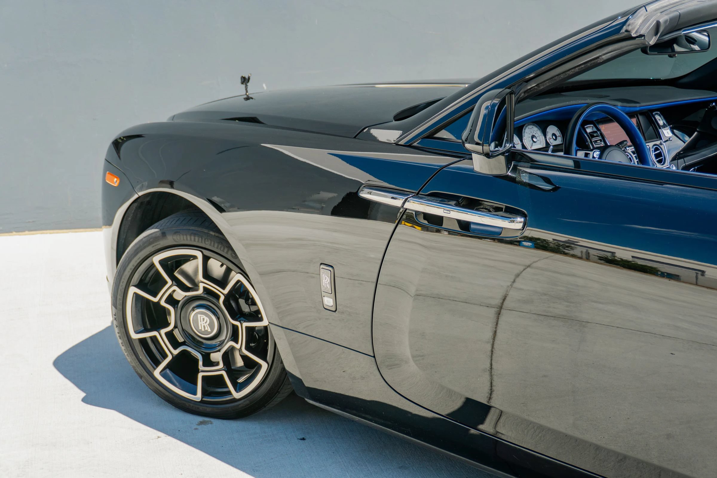Used 2018 Rolls-Royce Dawn RWD image 46