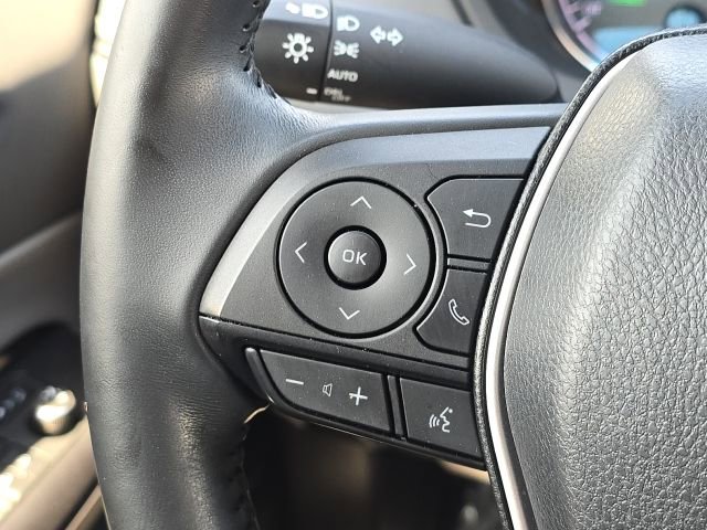 Used 2022 Toyota Venza LE image 32