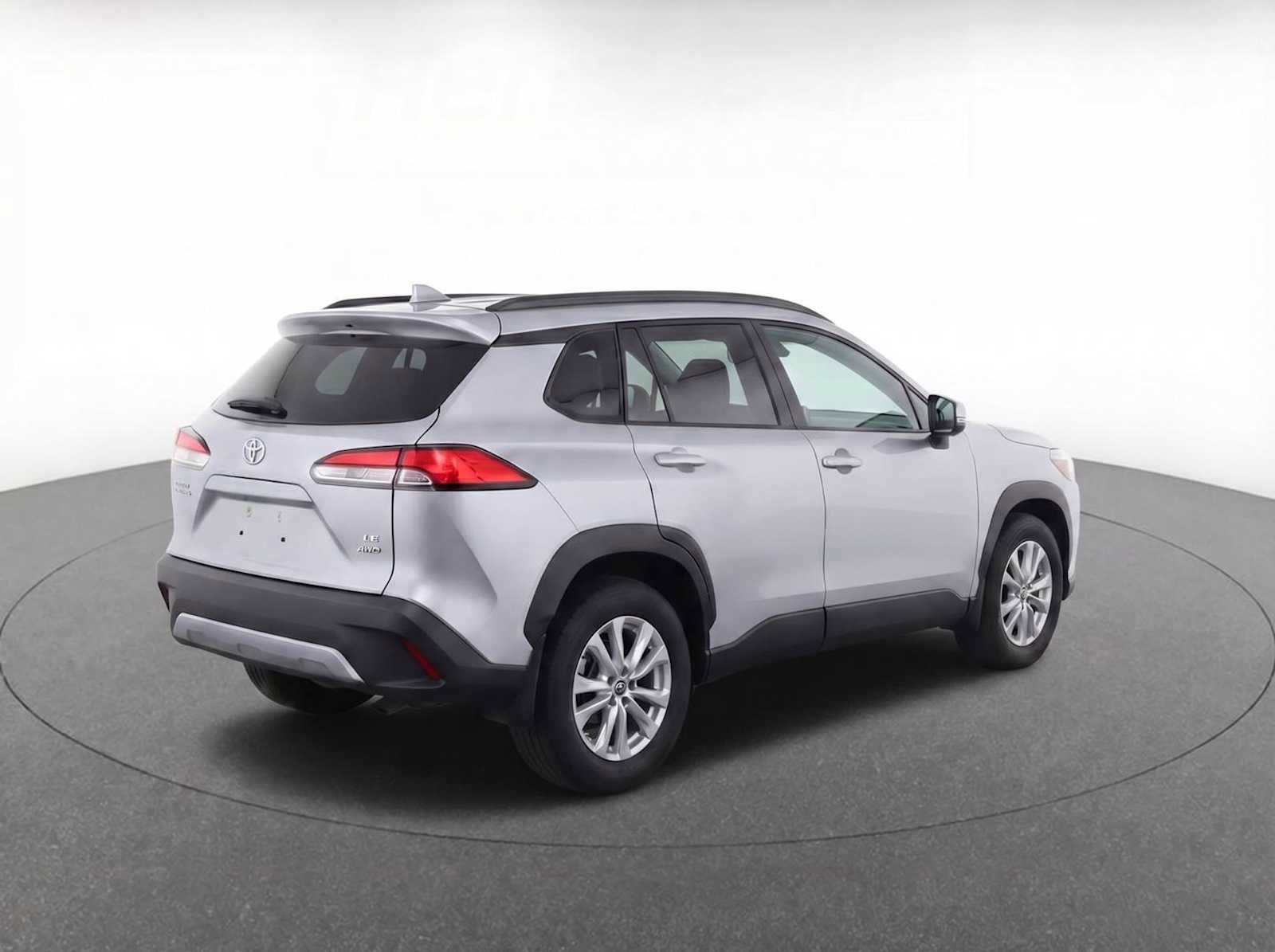 Used 2023 Toyota Corolla Cross LE w/ Moonroof Package image 5