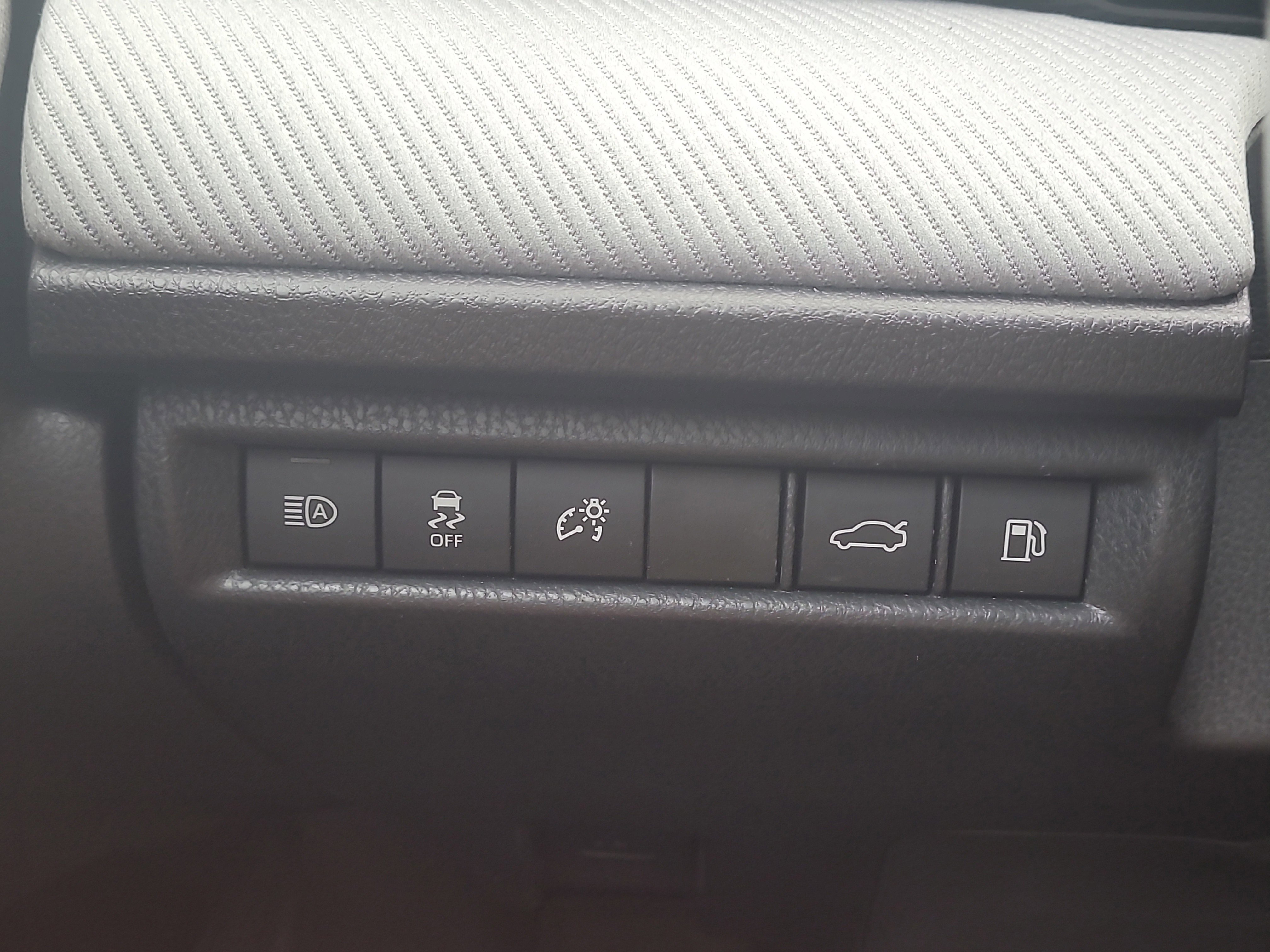 Used 2025 Toyota Camry SE image 28