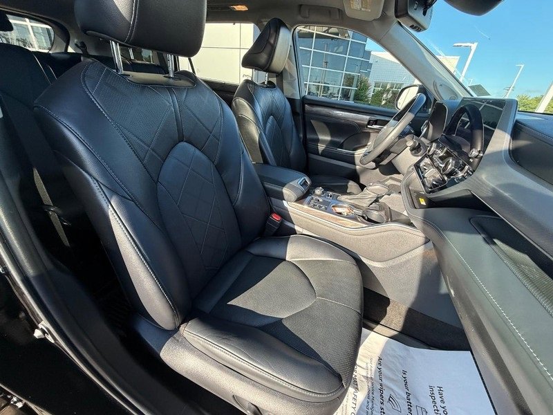 Used 2023 Toyota Highlander Platinum image 9