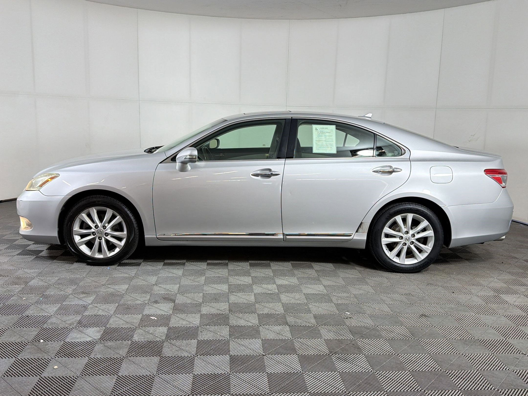 Used 2011 Lexus ES 350 image 2