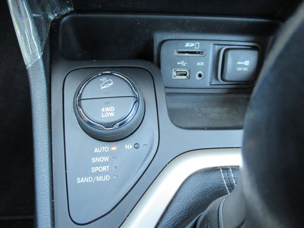 Used 2014 Jeep Cherokee Limited w/ Luxury Group image 26