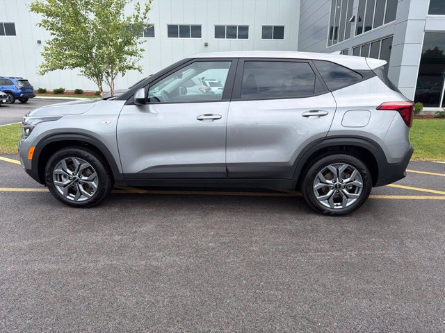 Used 2025 Kia Seltos LX AWD/4WD image 8