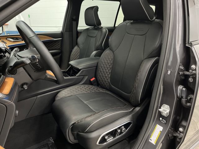 Used 2025 Jeep Grand Cherokee L Summit image 4