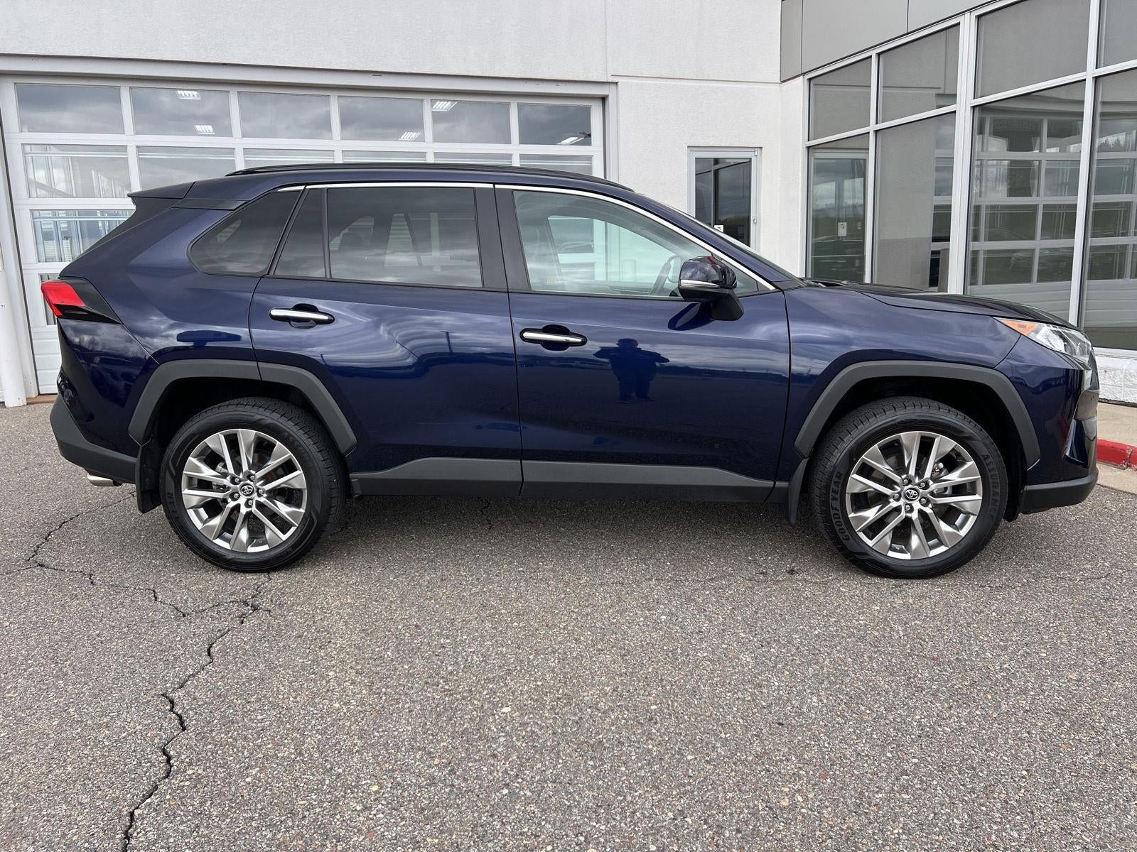 Used 2020 Toyota RAV4 Limited w/ Limited Grade Weather Package AWD/4WD image 9