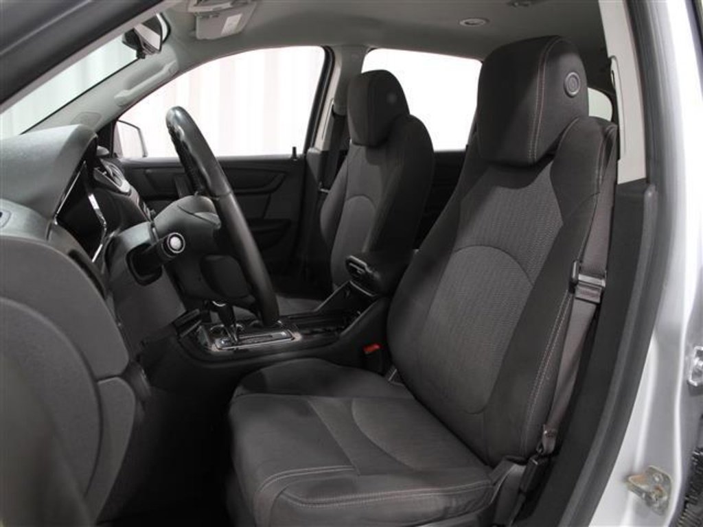 Used 2017 Chevrolet Traverse LT w/ Style and Technology Package image 5