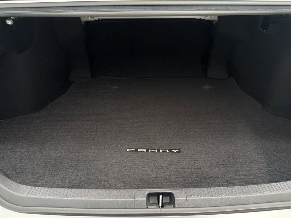 Used 2018 Toyota Camry LE image 21