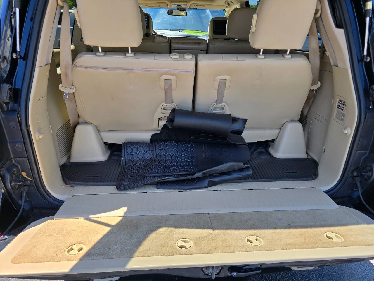Used 2011 Lexus LX 570 4WD image 30