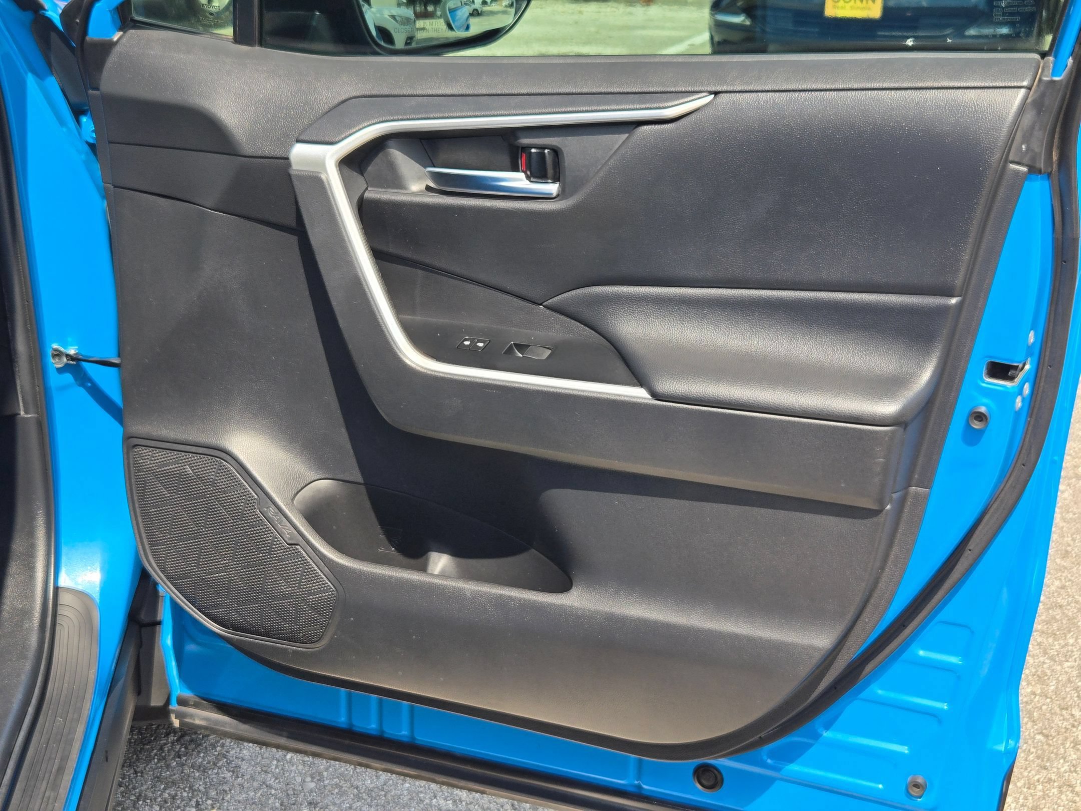 Used 2021 Toyota RAV4 XLE Premium FWD image 27