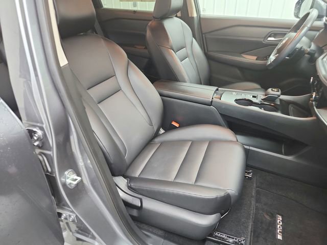 Used 2023 Nissan Rogue SV w/ SV Premium Package image 35