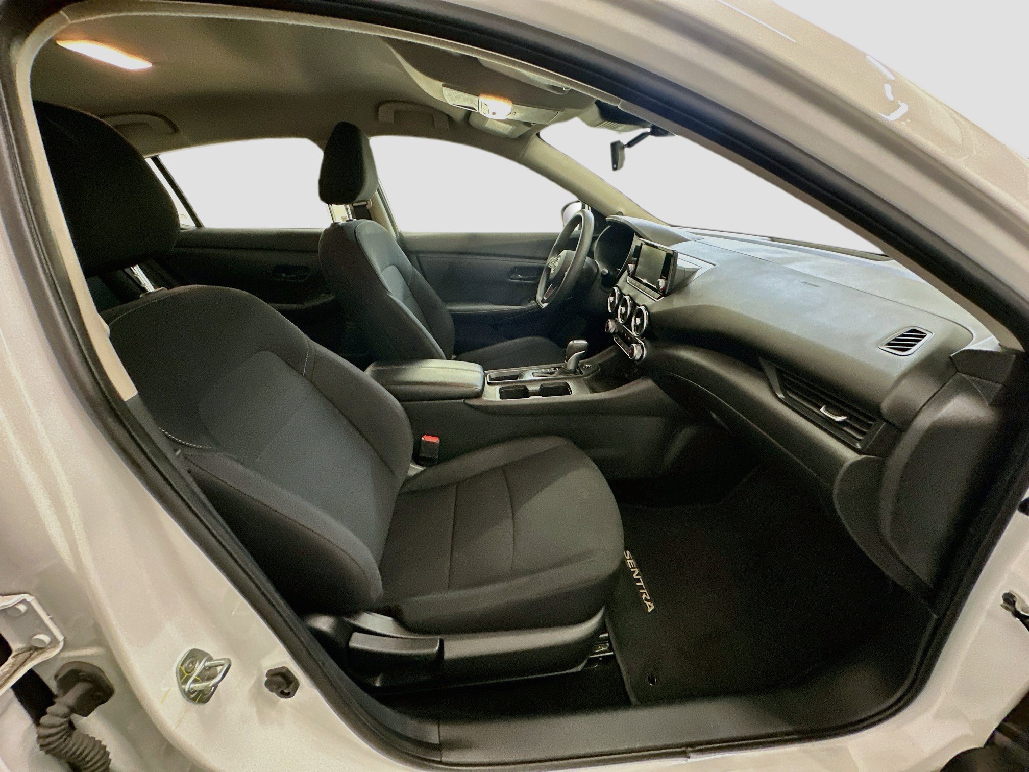 Used 2024 Nissan Sentra S FWD image 31